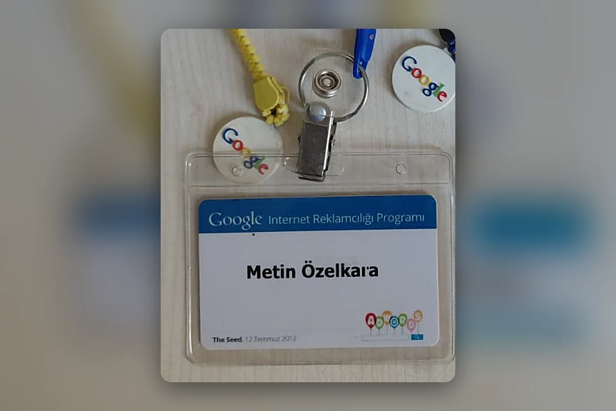 Metin Özelkara'nın Google İnternet Reklamcılığı Programı yaka kartı